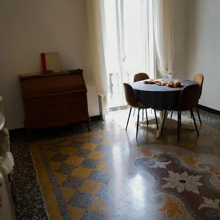 2's Bed & Breakfast Genoa